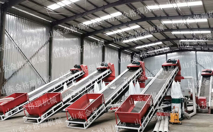 秸稈壓塊機(jī)現(xiàn)場.jpg 秸稈壓塊機(jī)現(xiàn)場.jpg