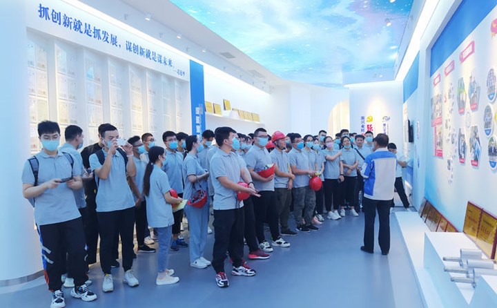 景書記介紹山東金格瑞公司發(fā)展.jpg 景書記介紹山東金格瑞公司發(fā)展.jpg