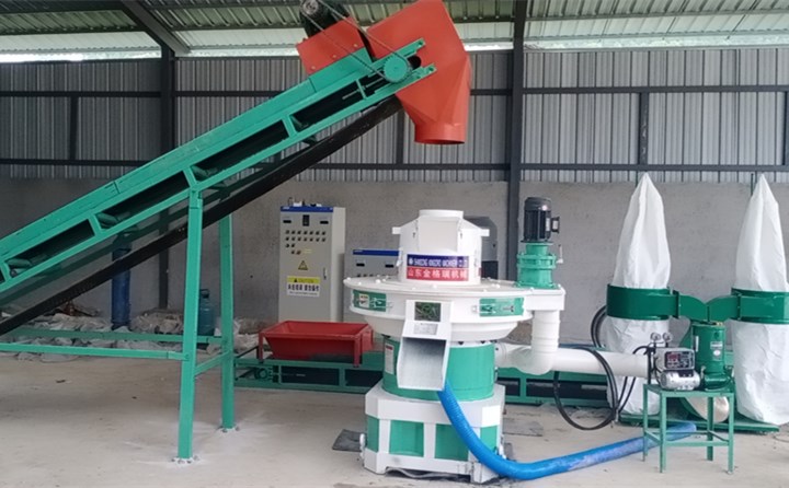 張家界玉米秸稈顆粒機調試成功.jpg 張家界玉米秸稈顆粒機調試成功.jpg