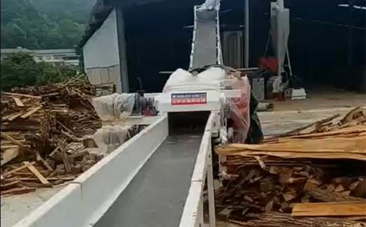 顆粒機生產線中的輸送設備.jpg 顆粒機生產線中的輸送設備.jpg