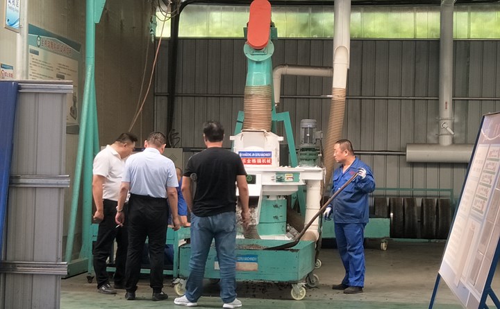 生物質顆粒機試機區.jpg 生物質顆粒機試機區.jpg