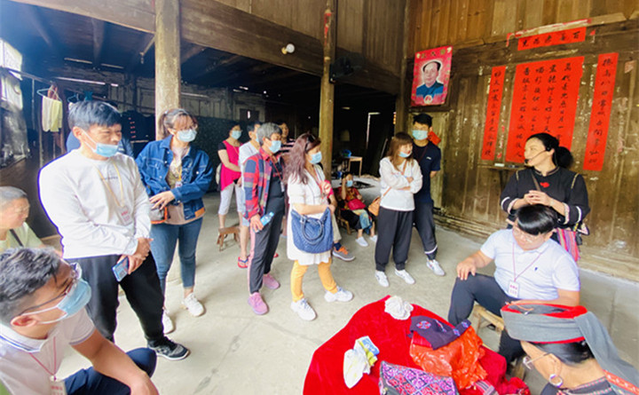 銷售精英們學習桂林文化.jpg 銷售精英們學習桂林文化.jpg