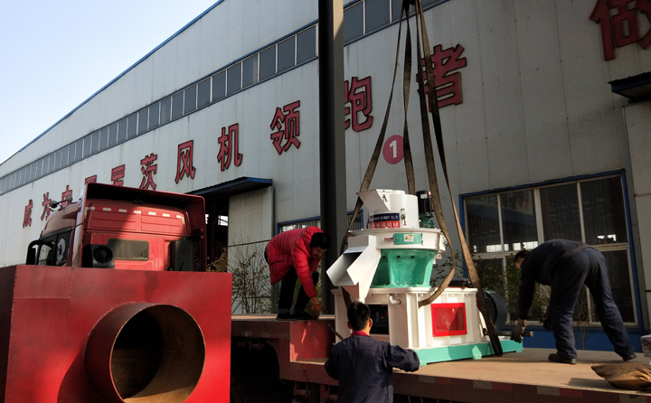 燃料顆粒機已裝車.jpg 燃料顆粒機已裝車.jpg