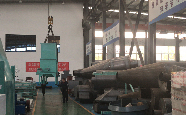 顆粒機生產(chǎn)線設(shè)備裝車中.jpg 顆粒機生產(chǎn)線設(shè)備裝車中.jpg