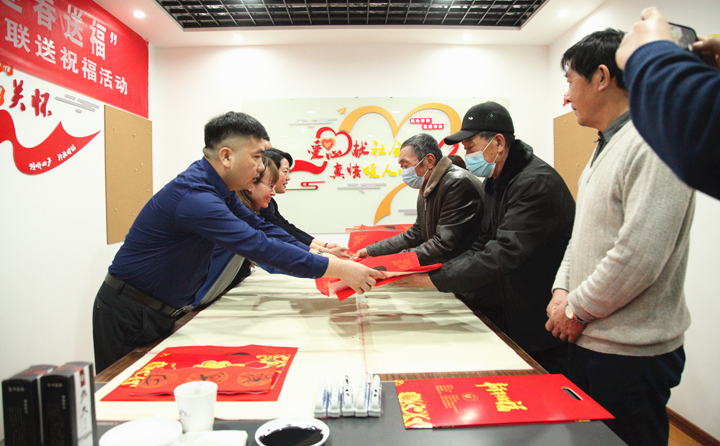 送春聯.JPG 送春聯.JPG