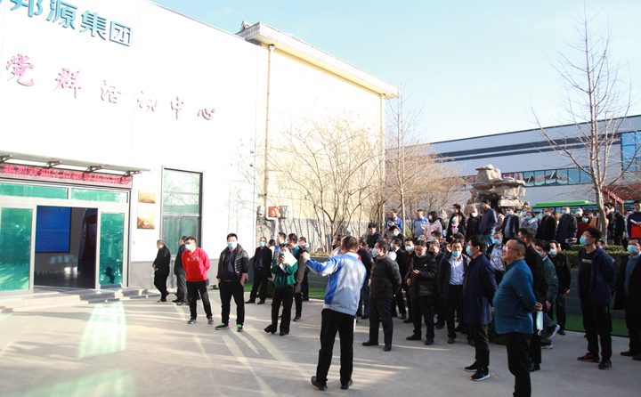 潘總介紹山東金格瑞機(jī)械有限公司“精益生產(chǎn)”實(shí)施和5G+工業(yè)互聯(lián)網(wǎng)建設(shè)及效益情況.JPG 潘總介紹山東金格瑞機(jī)械有限公司“精益生產(chǎn)”實(shí)施和5G+工業(yè)互聯(lián)網(wǎng)建設(shè)及效益情況.JPG