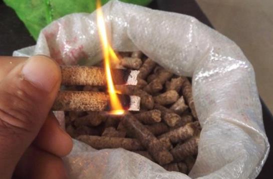 遼寧清潔取暖木屑制粒機生物質(zhì)燃料.jpg 遼寧清潔取暖木屑制粒機生物質(zhì)燃料.jpg