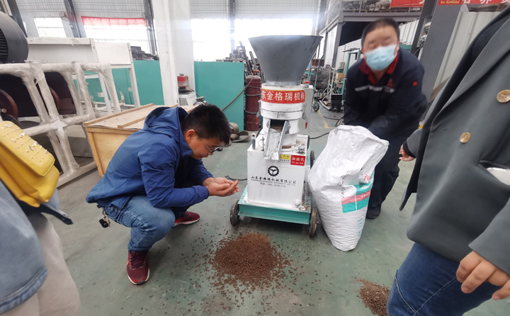 手捧顆粒,感受顆粒質(zhì)量.jpg 手捧顆粒,感受顆粒質(zhì)量.jpg