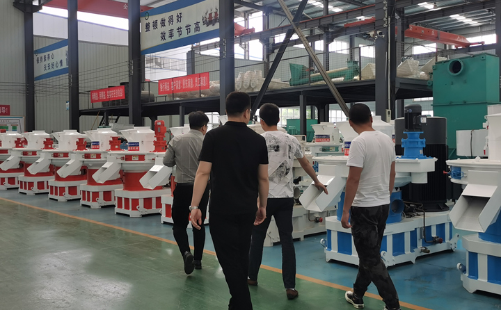 木屑制粒機設備.jpg 木屑制粒機設備.jpg