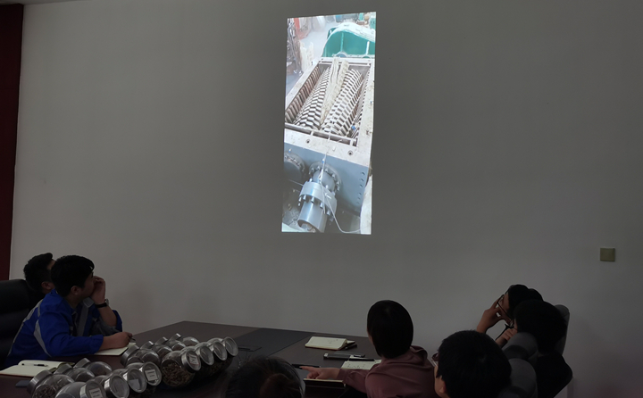 從木屑顆粒機、生物質顆粒機、樹皮顆粒機的生產原理到行業應用進行詳細的培訓.jpg 從木屑顆粒機、生物質顆粒機、樹皮顆粒機的生產原理到行業應用進行詳細的培訓.jpg