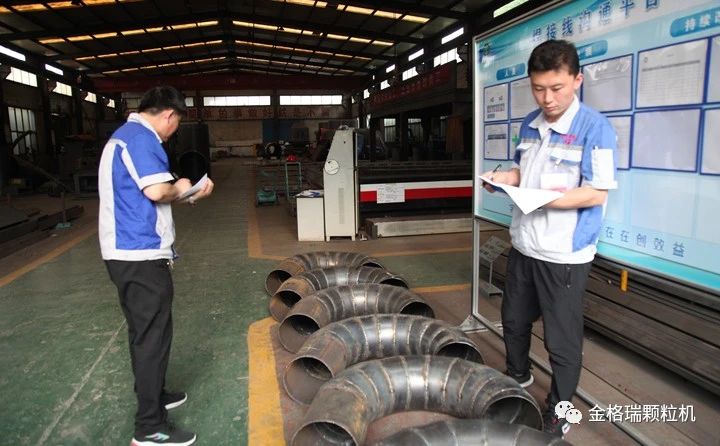 特邀兄弟公司章丘豐源生產(chǎn)部部長韓輝與山東布洛爾生產(chǎn)部部長景維江作為主裁判 特邀兄弟公司章丘豐源生產(chǎn)部部長韓輝與山東布洛爾生產(chǎn)部部長景維江作為主裁判