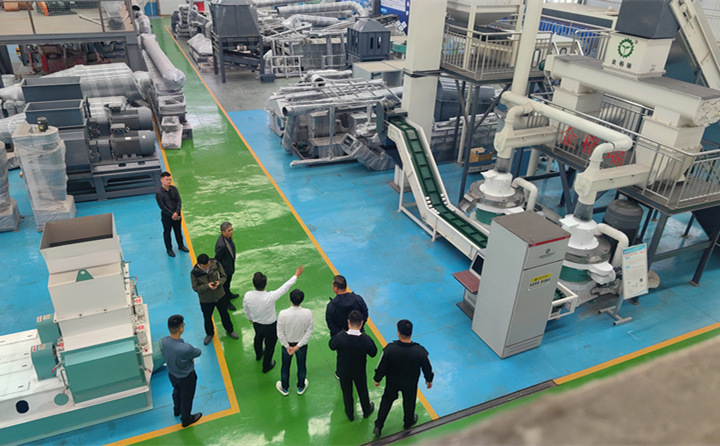 實地考察木屑顆粒機副本.jpg 實地考察木屑顆粒機副本.jpg