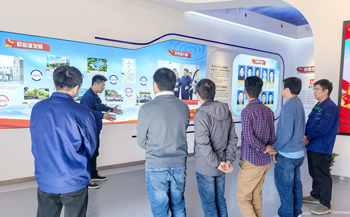 越南客戶考察生物質(zhì)顆粒機(jī).jpg 越南客戶考察生物質(zhì)顆粒機(jī).jpg